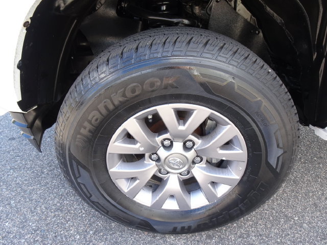 Used 2018 Toyota Tacoma SR5 AWD/4WD image 34