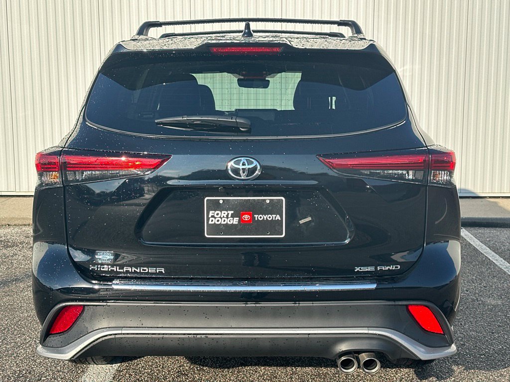 Used 2023 Toyota Highlander XSE AWD/4WD image 6