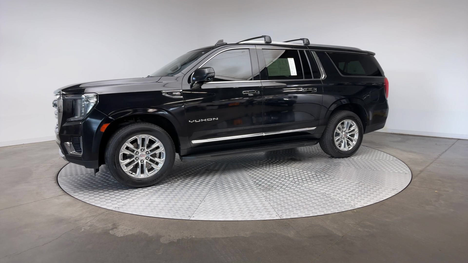 Used 2021 GMC Yukon XL SLT w/ SLT Luxury Plus Package AWD/4WD image 4