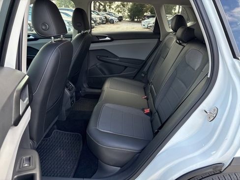 Used 2022 Volkswagen Taos SE image 6