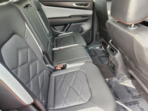 Used 2025 Volkswagen Atlas Peak Edition SE image 20