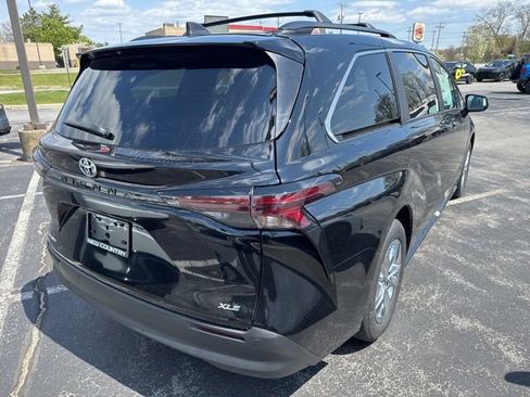 New 2026 Toyota Sienna XLE AWD/4WD image 7