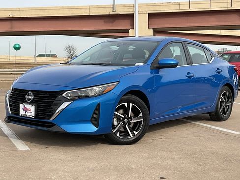 Used 2025 Nissan Sentra SV image 2