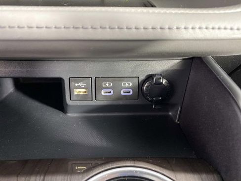 Used 2023 Toyota Highlander Limited image 25