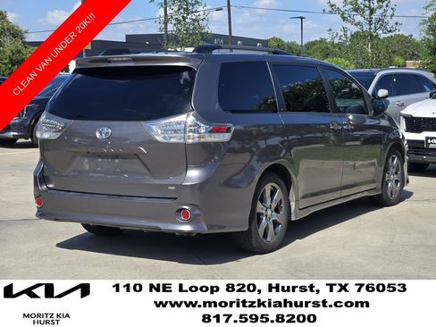Used 2017 Toyota Sienna SE FWD image 4