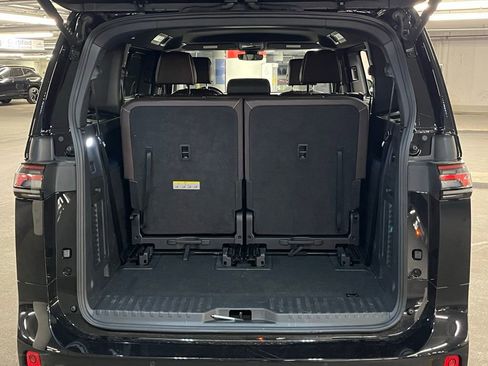 Certified 2025 Volkswagen ID. Buzz Pro S RWD image 37