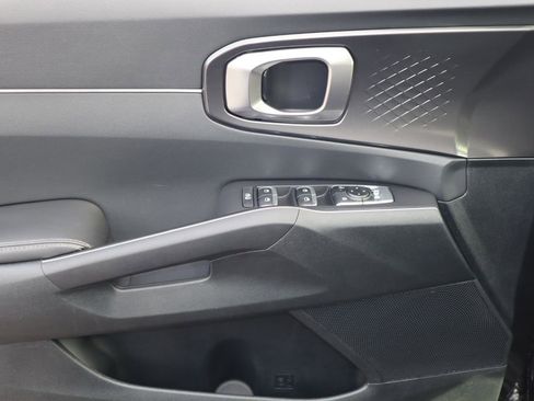 Used 2025 Kia Sorento S image 18
