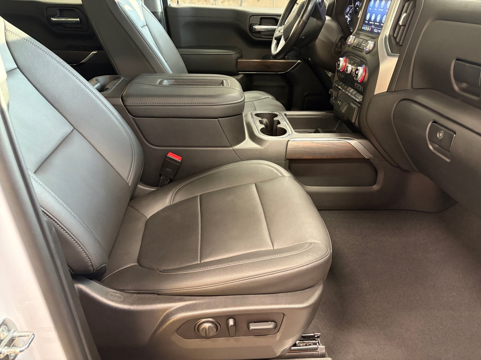 Used 2021 GMC Sierra 1500 SLT w/ SLT Premium Package AWD/4WD image 19
