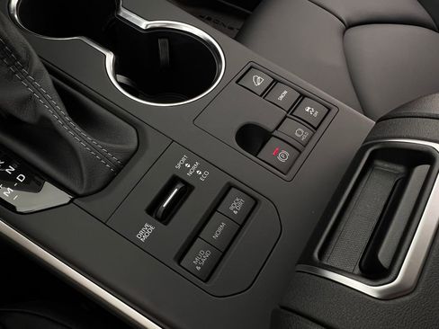 Used 2026 Toyota Highlander XLE image 21