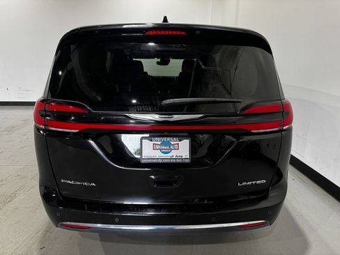 Used 2024 Chrysler Pacifica Limited FWD image 26