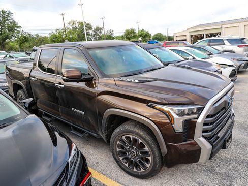 Used 2024 Toyota Tundra Limited AWD/4WD image 7