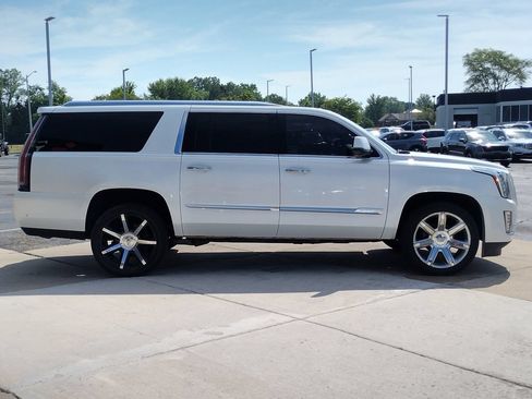 Used 2017 Cadillac Escalade ESV Premium Luxury AWD/4WD image 18