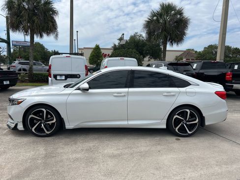 Used 2018 Honda Accord Sport image 2