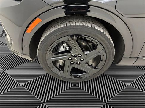 Used 2024 Chevrolet Equinox EV RS image 9