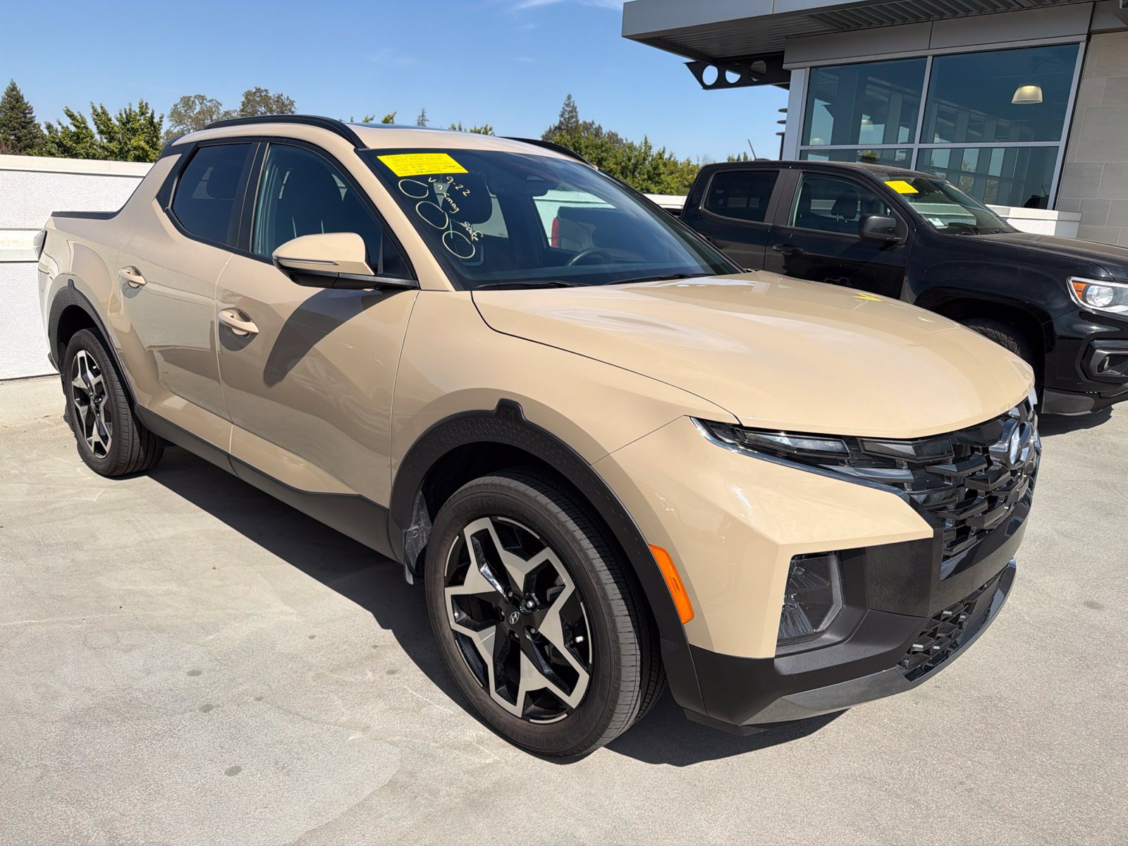 Used 2024 Hyundai Santa Cruz Limited AWD/4WD image 2