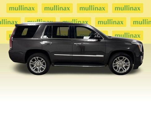 Used 2018 Cadillac Escalade Premium Luxury RWD image 21
