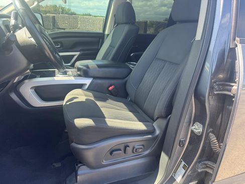 Used 2019 Nissan Titan SV w/ SV Convenience Package AWD/4WD image 9