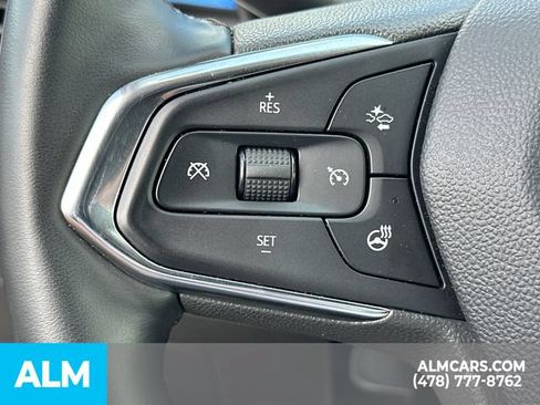 Used 2025 Chevrolet Trax LT w/ LT Convenience Package FWD image 28