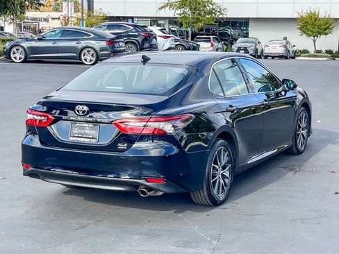 Used 2024 Toyota Camry XLE image 4