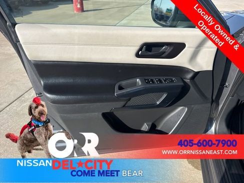Used 2024 Nissan Pathfinder SV image 17