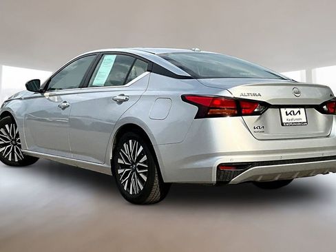 Used 2024 Nissan Altima 2.5 SV FWD image 4