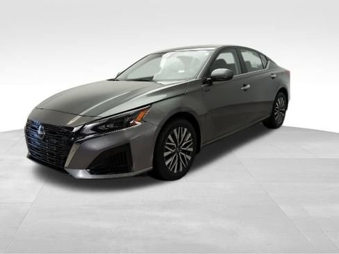 Certified 2023 Nissan Altima 2.5 SV w/ SV Premium Package image 1