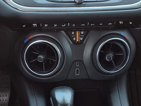 Used 2020 Chevrolet Blazer LT image 15