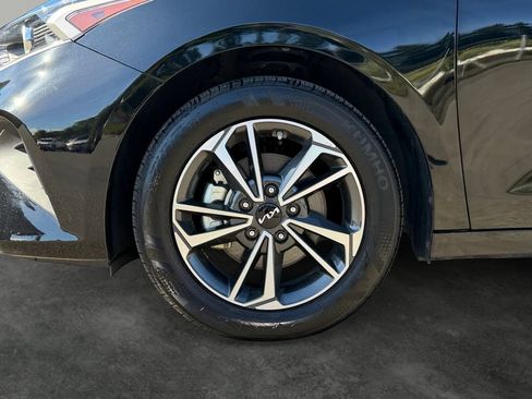 Used 2024 Kia Forte LXS w/ LXS Technology Package FWD image 5