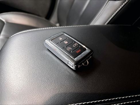 Used 2023 Jeep Grand Cherokee Limited w/ Black Appearance Package AWD/4WD image 12
