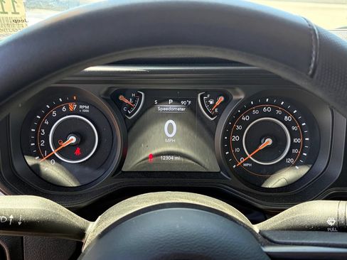 Used 2025 Jeep Gladiator Sport AWD/4WD image 11