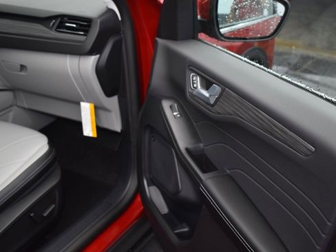 New 2025 Ford Escape SE w/ PHEV Premium Package image 12