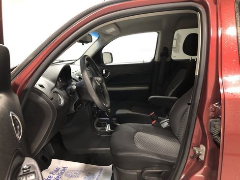 Used 2009 Chevrolet HHR LS image 17