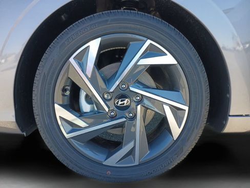 Certified 2024 Hyundai Elantra Limited FWD image 32