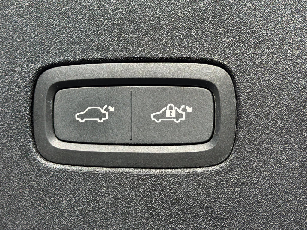 Certified 2025 Volvo EX90 Ultra AWD/4WD image 21