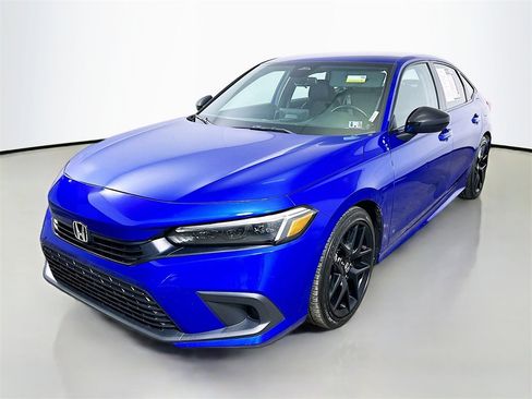 Used 2023 Honda Civic Sport image 3