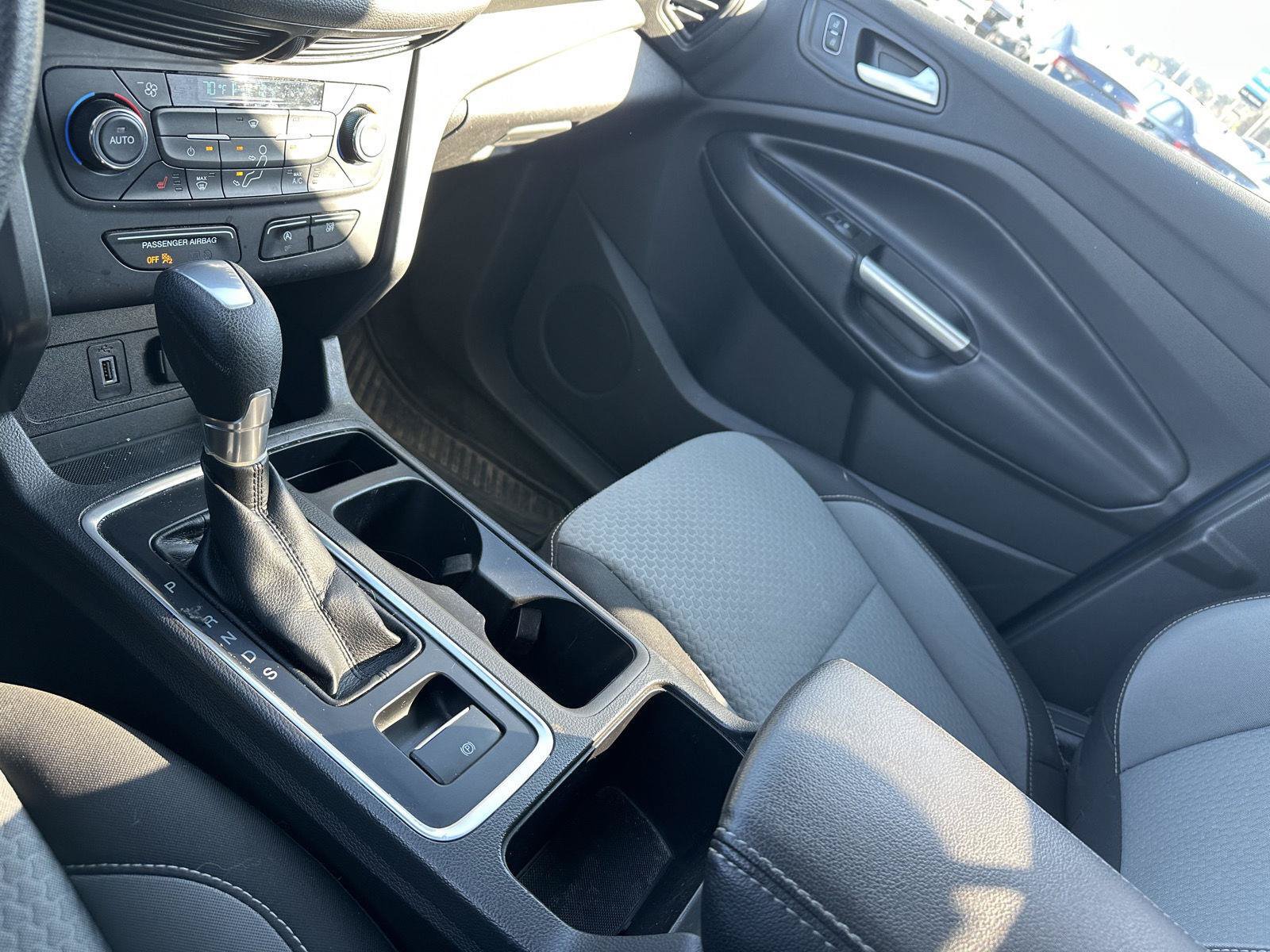 Used 2017 Ford Escape SE w/ Equipment Group 201A FWD image 26