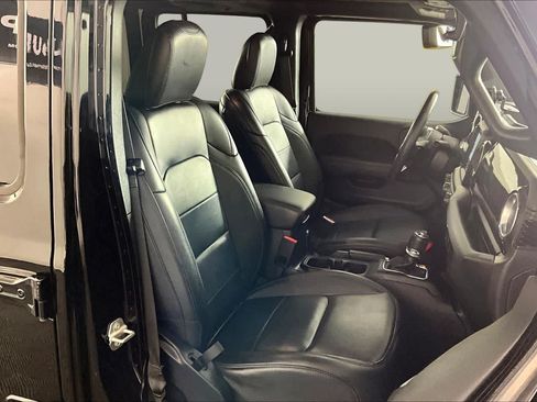 Used 2023 Jeep Wrangler Unlimited Sahara AWD/4WD image 9