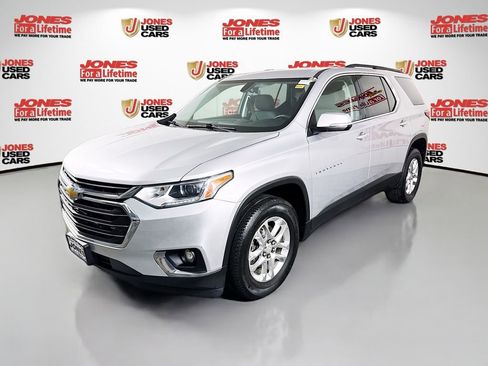 Used 2021 Chevrolet Traverse LT image 12