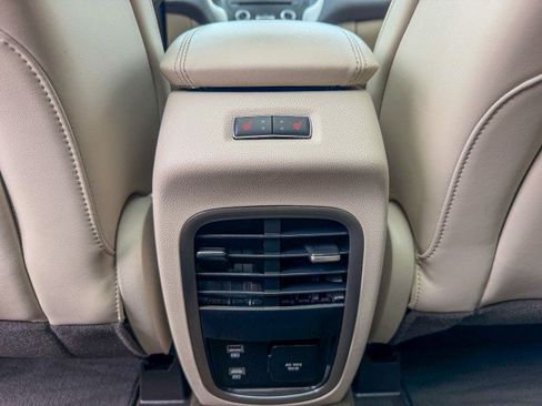 Used 2019 Lincoln MKC Reserve w/ MKC Technology Package FWD image 12