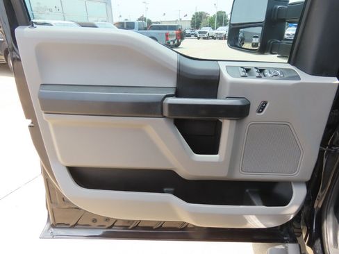 Used 2020 Ford F250 XL w/ STX Appearance Package AWD/4WD image 23