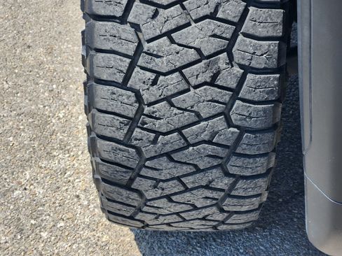 Used 2024 GMC Sierra 2500 AT4 w/ AT4 Premium Plus Package AWD/4WD image 11