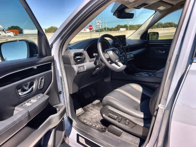 Certified 2025 Honda Pilot Touring image 3