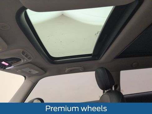 Used 2017 MINI Cooper 2-Door Hardtop image 8