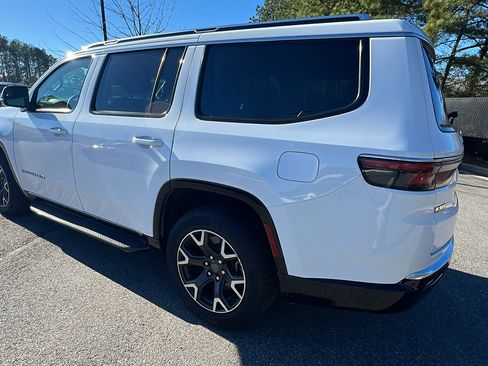 Used 2024 Jeep Wagoneer Series III image 10