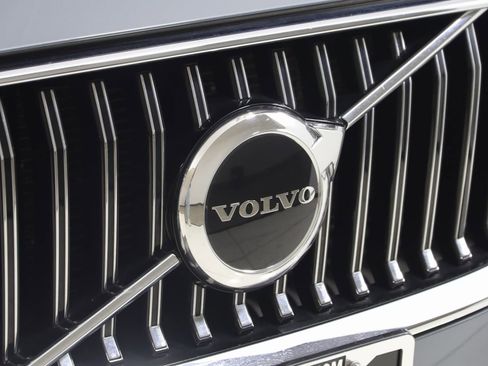 Used 2022 Volvo XC60 B5 Inscription w/ Climate Package image 17