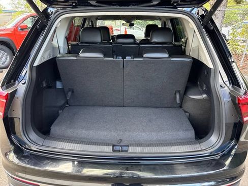 Used 2024 Volkswagen Tiguan SE FWD image 13