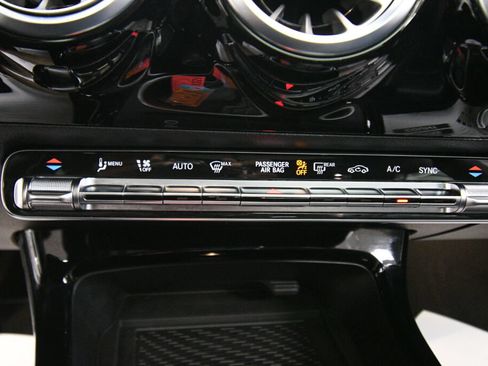 Used 2025 Mercedes-Benz CLA 250 4MATIC image 16