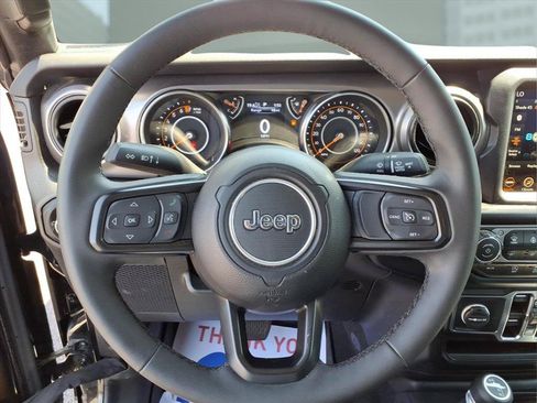 Used 2023 Jeep Gladiator Sport AWD/4WD image 11