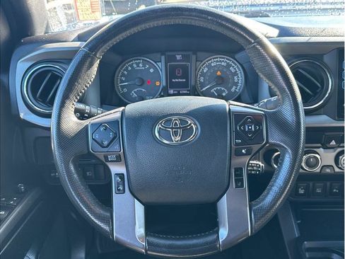 Used 2019 Toyota Tacoma TRD Sport image 16