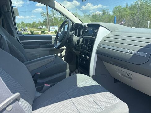 Used 2010 Dodge Grand Caravan Hero FWD image 18